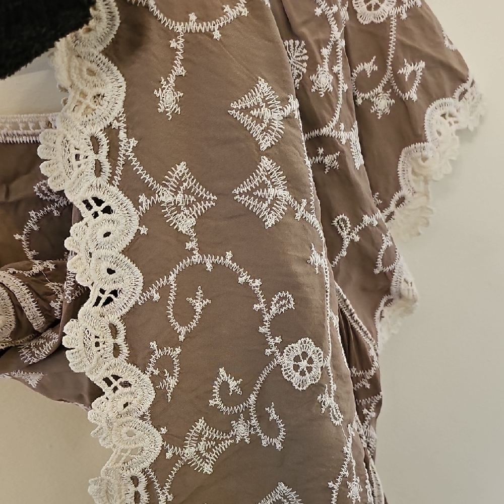 Democracy Elegant Lace Trimmed Brown Top - Picture 6 of 6